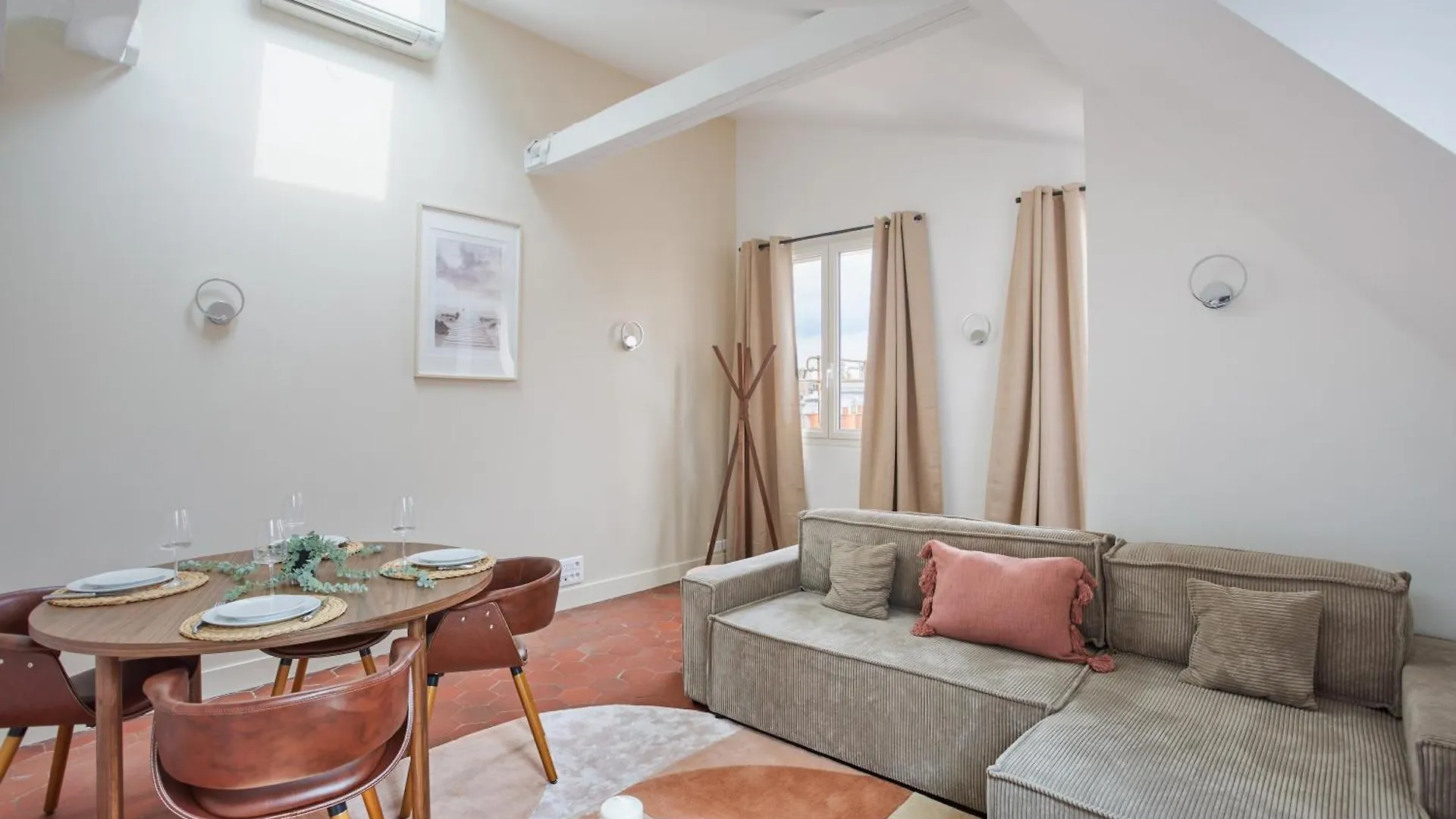 Apartament Appartement Climatise 1Br Triangle D'Or Paryż