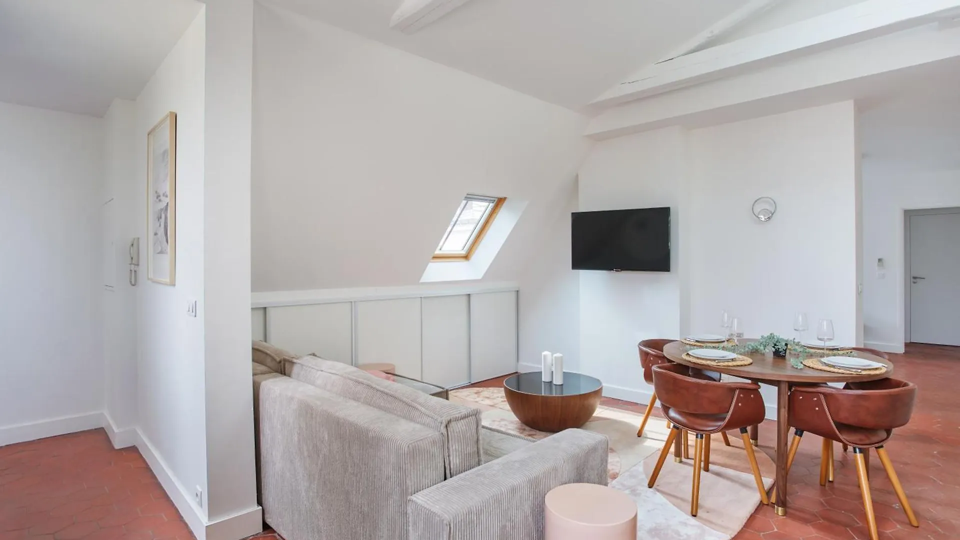 Appartement Climatise 1Br Triangle D'Or Paryż